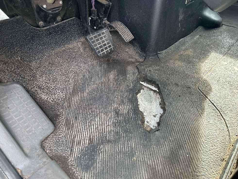 Medium Duty Box Truck-Light and Medium Duty Trucks-International-2019-4300-Phoenix-AZ-241,226\n\t\tmiles-$ 33,250 - Image 23