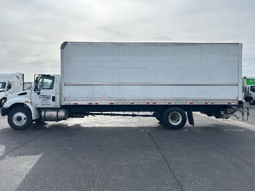 Medium Duty Box Truck-Light and Medium Duty Trucks-International-2019-4300-Phoenix-AZ-241,226\n\t\tmiles-$ 33,250 - Image 4