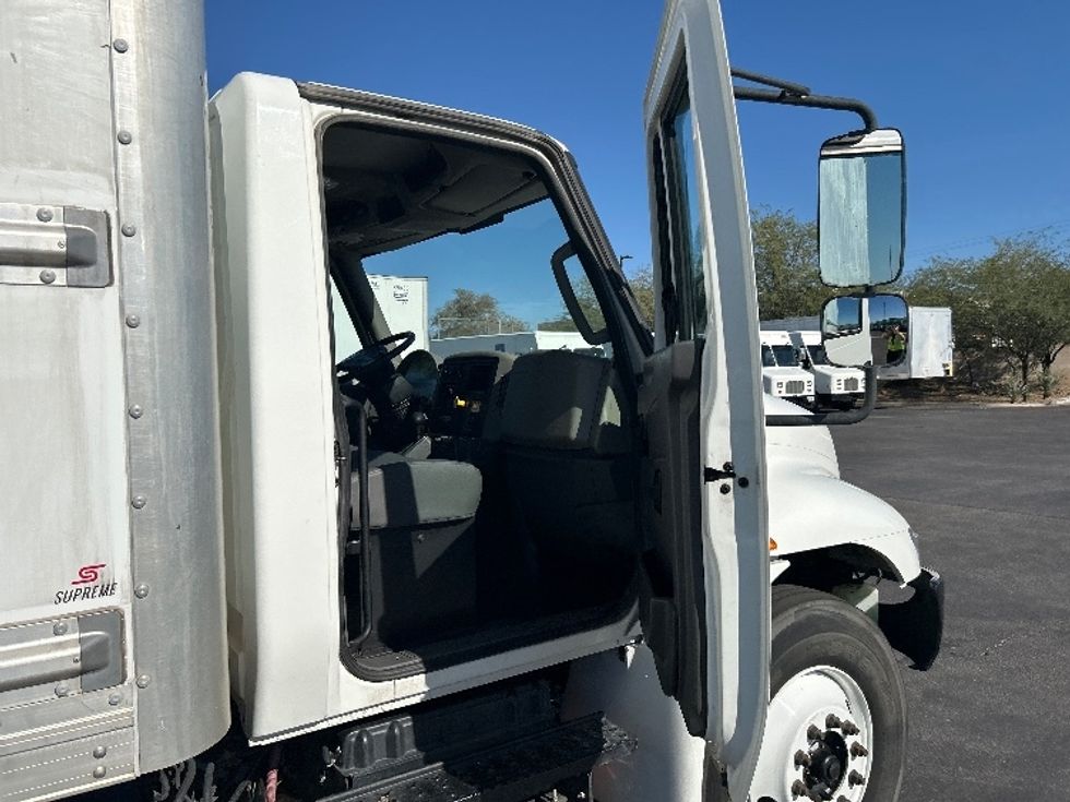 Medium Duty Box Truck-Light and Medium Duty Trucks-International-2019-4300-Phoenix-AZ-255,866\n\t\tmiles-$ 31,000 - Image 19