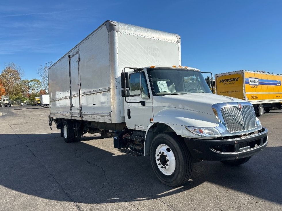 Medium Duty Box Truck-Light and Medium Duty Trucks-International-2019-4300-Piqua-OH-249,994\n\t\tmiles-$ 32,000 - Image 1