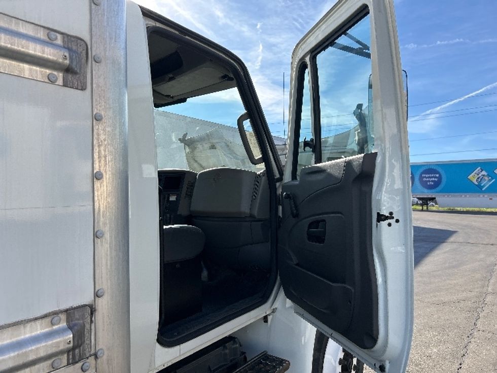 Medium Duty Box Truck-Light and Medium Duty Trucks-International-2019-4300-Piqua-OH-249,994\n\t\tmiles-$ 32,000 - Image 20