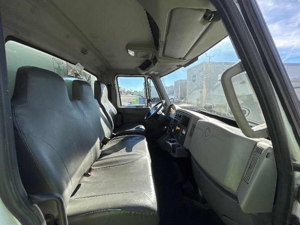 Medium Duty Box Truck-Light and Medium Duty Trucks-International-2019-4300-Piqua-OH-249,994\n\t\tmiles-$ 32,000 - Image 22