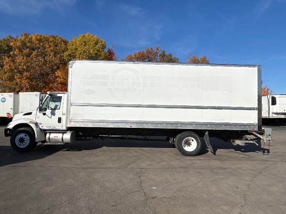 Medium Duty Box Truck-Light and Medium Duty Trucks-International-2019-4300-Piqua-OH-249,994\n\t\tmiles-$ 32,000 - Image 4