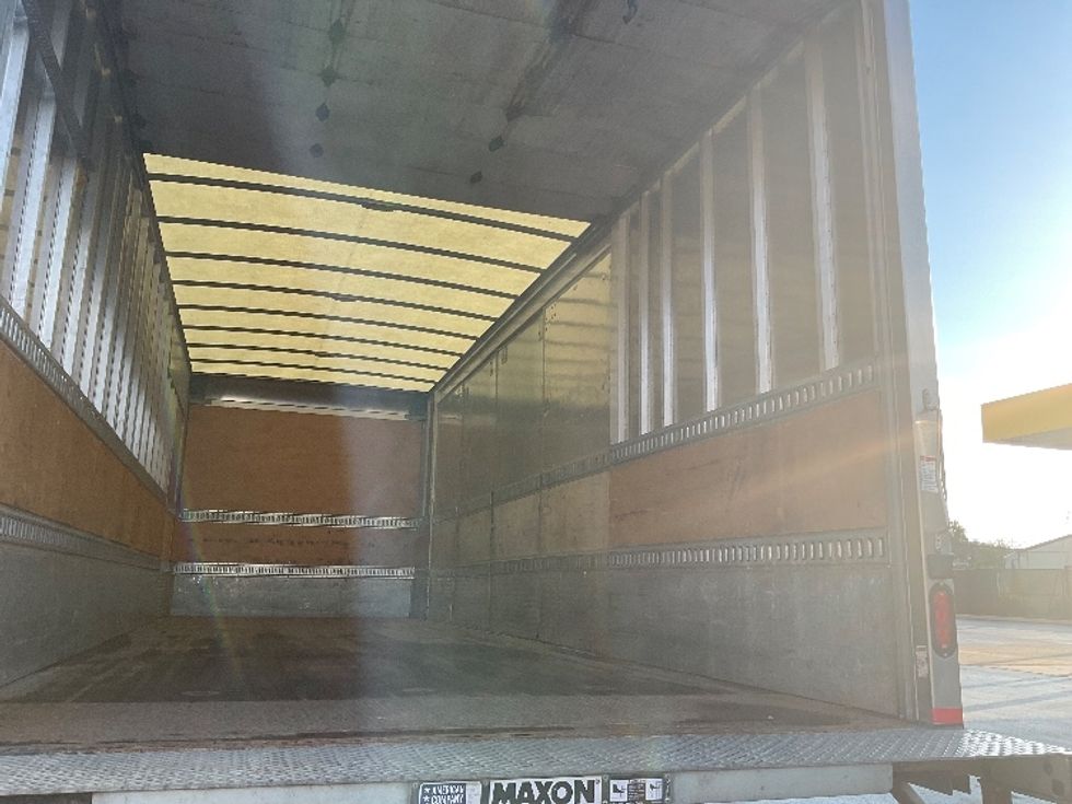 Medium Duty Box Truck-Light and Medium Duty Trucks-International-2019-4300-Pittsburgh-PA-322,800\n\t\tmiles-$ 23,750 - Image 12