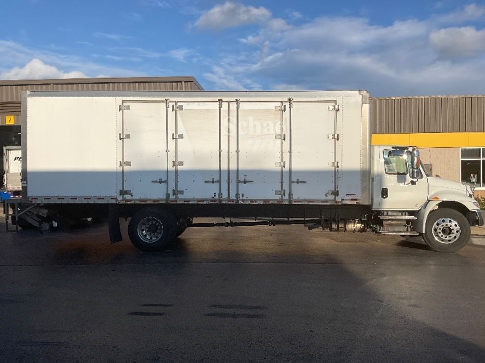 Medium Duty Box Truck-Light and Medium Duty Trucks-International-2019-4300-Pittsburgh-PA-322,800\n\t\tmiles-$ 23,750 - Image 15