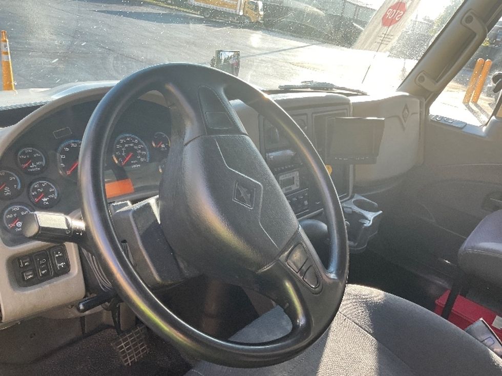 Medium Duty Box Truck-Light and Medium Duty Trucks-International-2019-4300-Pittsburgh-PA-322,800\n\t\tmiles-$ 23,750 - Image 17