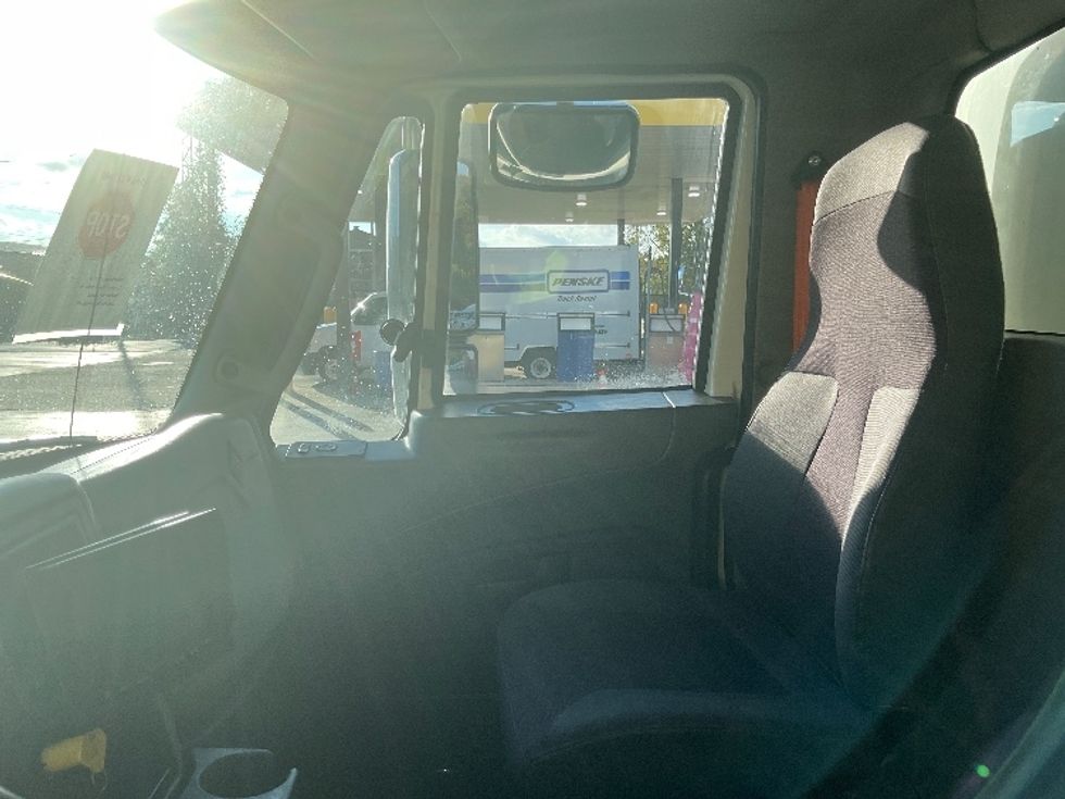 Medium Duty Box Truck-Light and Medium Duty Trucks-International-2019-4300-Pittsburgh-PA-322,800\n\t\tmiles-$ 23,750 - Image 19