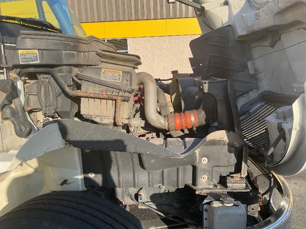 Medium Duty Box Truck-Light and Medium Duty Trucks-International-2019-4300-Pittsburgh-PA-322,800\n\t\tmiles-$ 23,750 - Image 23