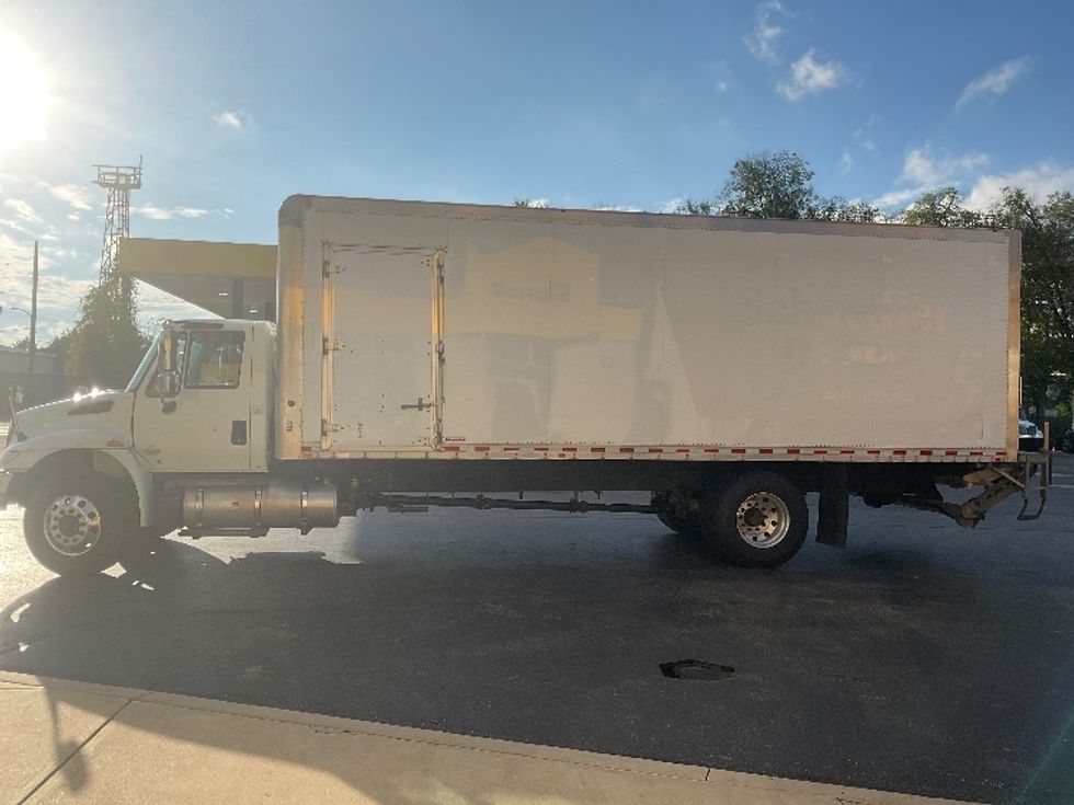 Medium Duty Box Truck-Light and Medium Duty Trucks-International-2019-4300-Pittsburgh-PA-322,800\n\t\tmiles-$ 23,750 - Image 4
