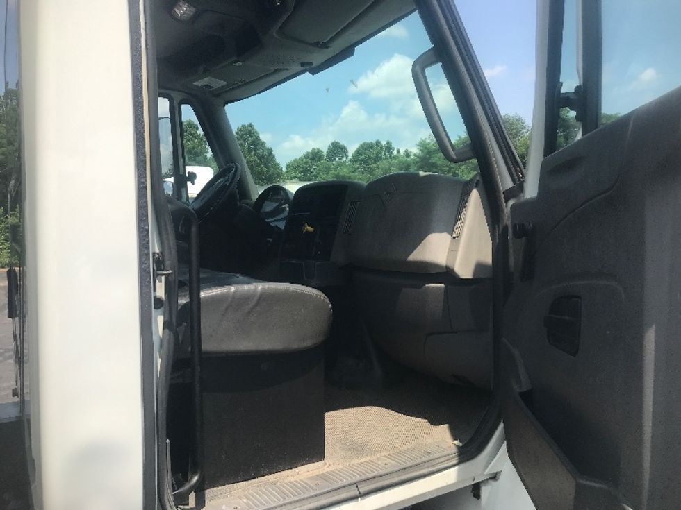 Medium Duty Box Truck-Light and Medium Duty Trucks-International-2019-4300-Pittsburgh-PA-95,088\n\t\tmiles-$ 53,500 - Image 16