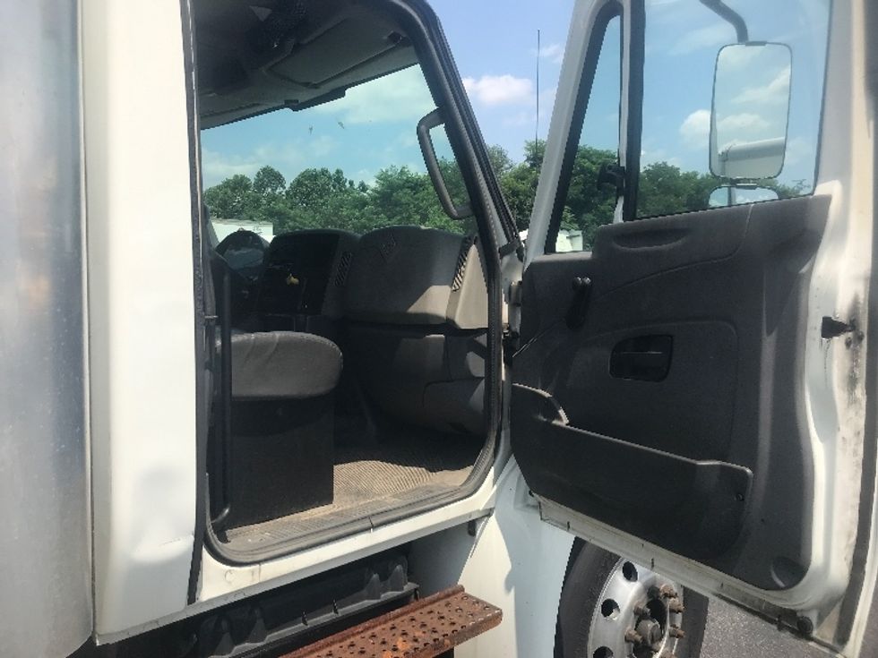 Medium Duty Box Truck-Light and Medium Duty Trucks-International-2019-4300-Pittsburgh-PA-95,088\n\t\tmiles-$ 53,500 - Image 20