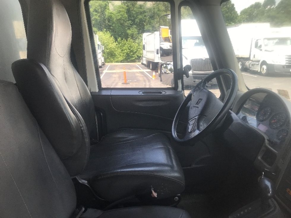 Medium Duty Box Truck-Light and Medium Duty Trucks-International-2019-4300-Pittsburgh-PA-95,088\n\t\tmiles-$ 53,500 - Image 22