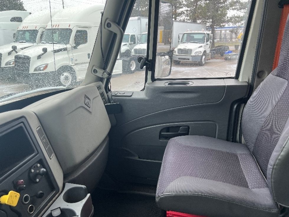 Medium Duty Box Truck-Light and Medium Duty Trucks-International-2019-4300-Plymouth-MI-135,321\n\t\tmiles-$ 36,750 - Image 19