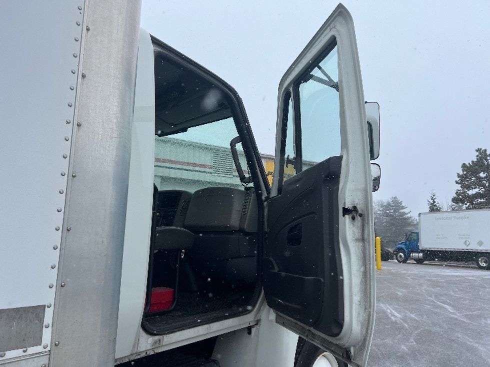 Medium Duty Box Truck-Light and Medium Duty Trucks-International-2019-4300-Plymouth-MI-135,321\n\t\tmiles-$ 36,750 - Image 20