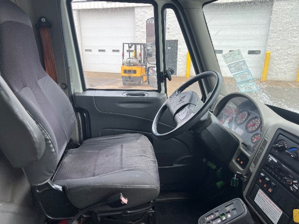 Medium Duty Box Truck-Light and Medium Duty Trucks-International-2019-4300-Plymouth-MI-135,321\n\t\tmiles-$ 36,750 - Image 22
