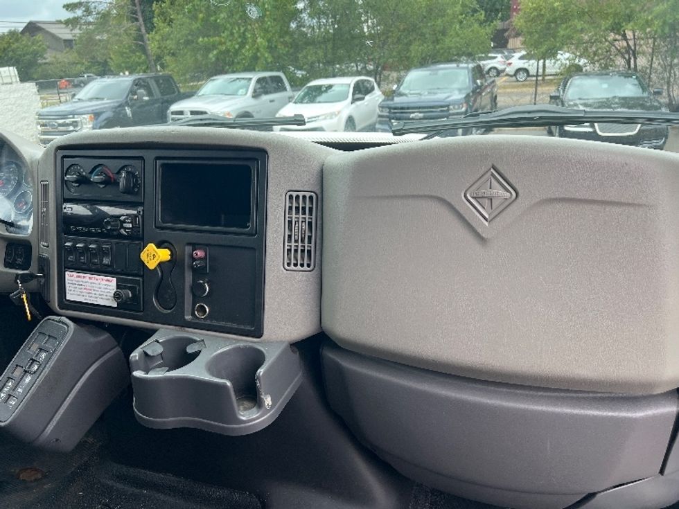 Medium Duty Box Truck-Light and Medium Duty Trucks-International-2019-4300-Plymouth-MI-228,887\n\t\tmiles-$ 25,750 - Image 20