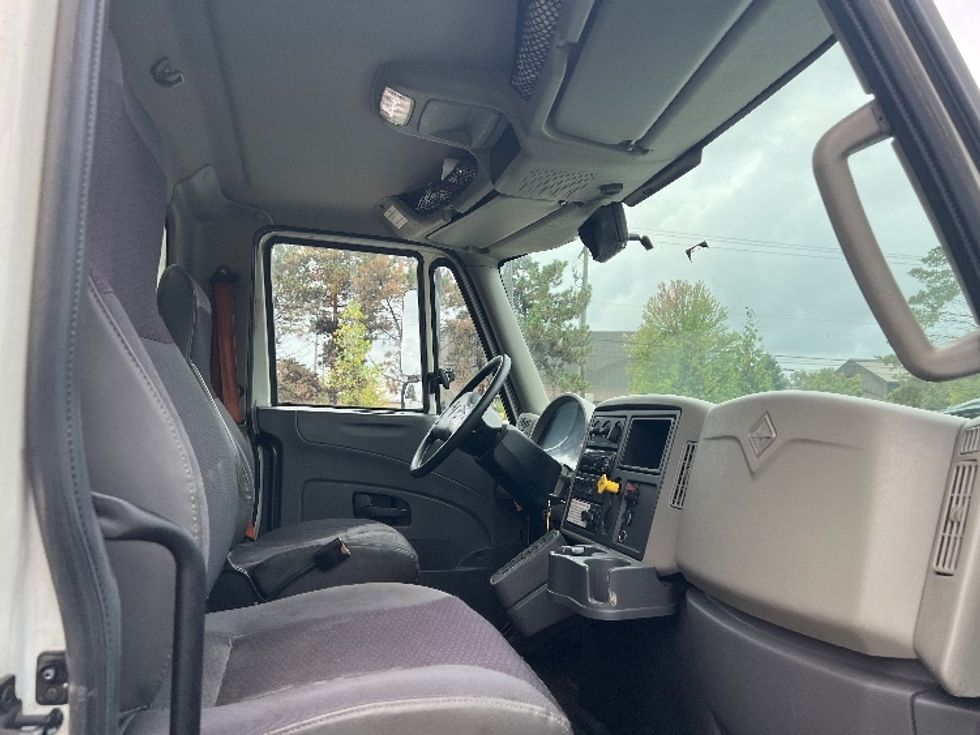 Medium Duty Box Truck-Light and Medium Duty Trucks-International-2019-4300-Plymouth-MI-228,887\n\t\tmiles-$ 25,750 - Image 21