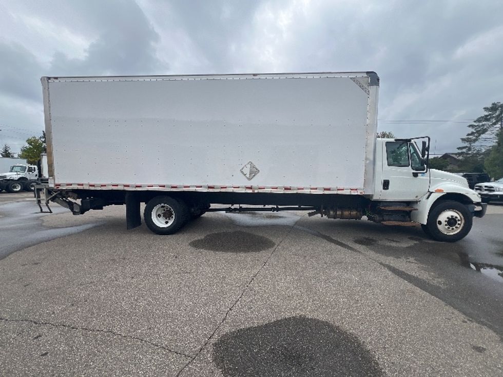 Medium Duty Box Truck-Light and Medium Duty Trucks-International-2019-4300-Plymouth-MI-228,887\n\t\tmiles-$ 25,750 - Image 24