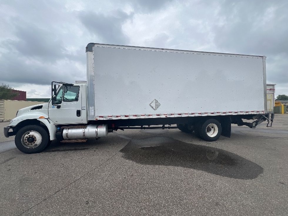 Medium Duty Box Truck-Light and Medium Duty Trucks-International-2019-4300-Plymouth-MI-228,887\n\t\tmiles-$ 25,750 - Image 4