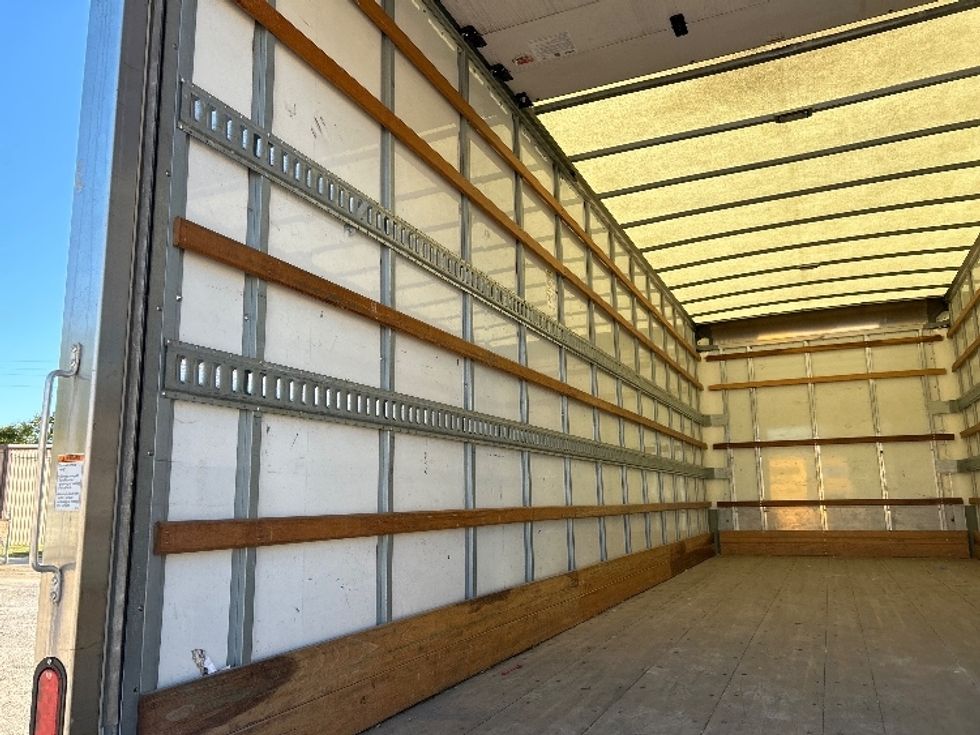 Medium Duty Box Truck-Light and Medium Duty Trucks-International-2019-4300-Poplar Bluff-MO-108,729\n\t\tmiles-$ 52,000 - Image 11