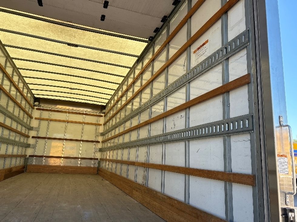 Medium Duty Box Truck-Light and Medium Duty Trucks-International-2019-4300-Poplar Bluff-MO-108,729\n\t\tmiles-$ 52,000 - Image 12