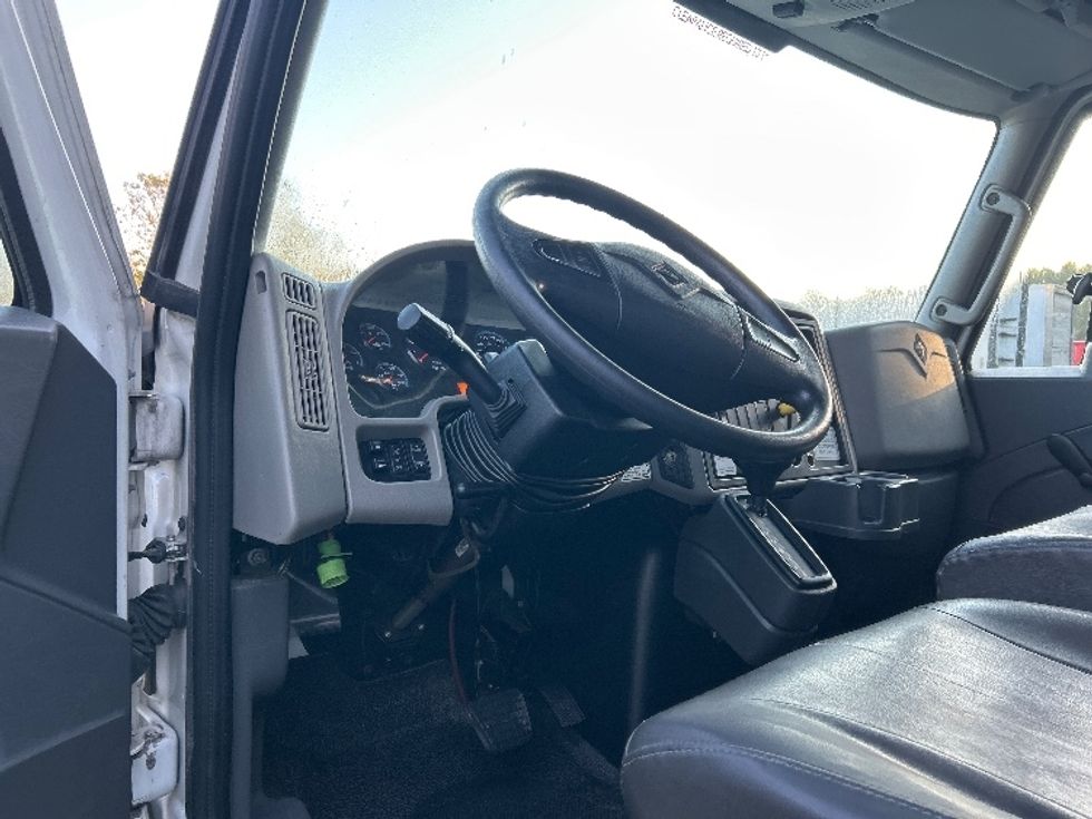 Medium Duty Box Truck-Light and Medium Duty Trucks-International-2019-4300-Poplar Bluff-MO-108,729\n\t\tmiles-$ 52,000 - Image 17