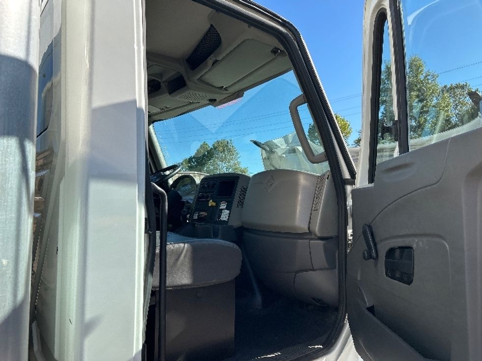 Medium Duty Box Truck-Light and Medium Duty Trucks-International-2019-4300-Poplar Bluff-MO-108,729\n\t\tmiles-$ 52,000 - Image 19