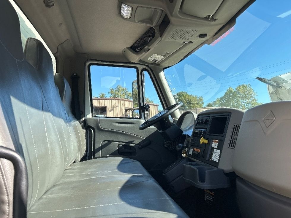Medium Duty Box Truck-Light and Medium Duty Trucks-International-2019-4300-Poplar Bluff-MO-108,729\n\t\tmiles-$ 52,000 - Image 21