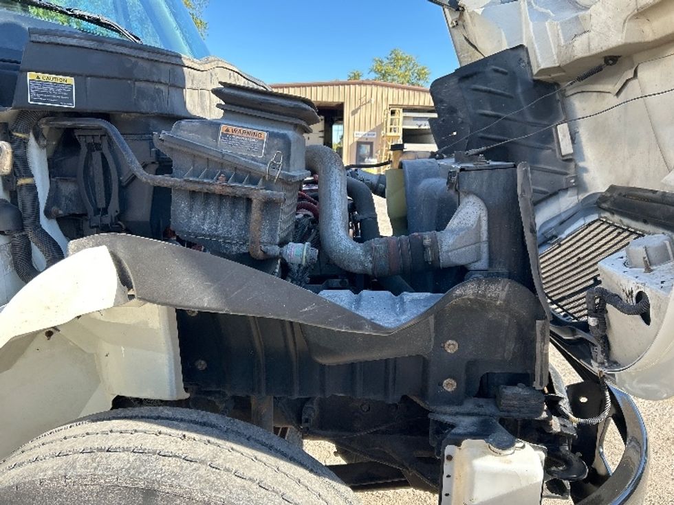 Medium Duty Box Truck-Light and Medium Duty Trucks-International-2019-4300-Poplar Bluff-MO-108,729\n\t\tmiles-$ 52,000 - Image 22