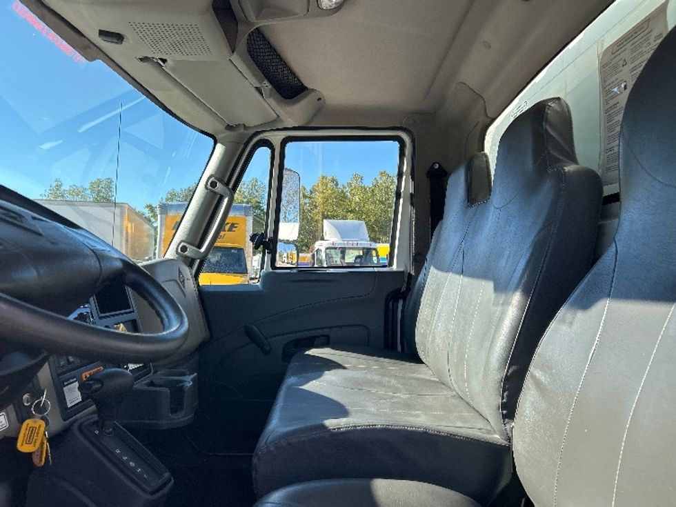 Medium Duty Box Truck-Light and Medium Duty Trucks-International-2019-4300-Poplar Bluff-MO-108,729\n\t\tmiles-$ 52,000 - Image 25
