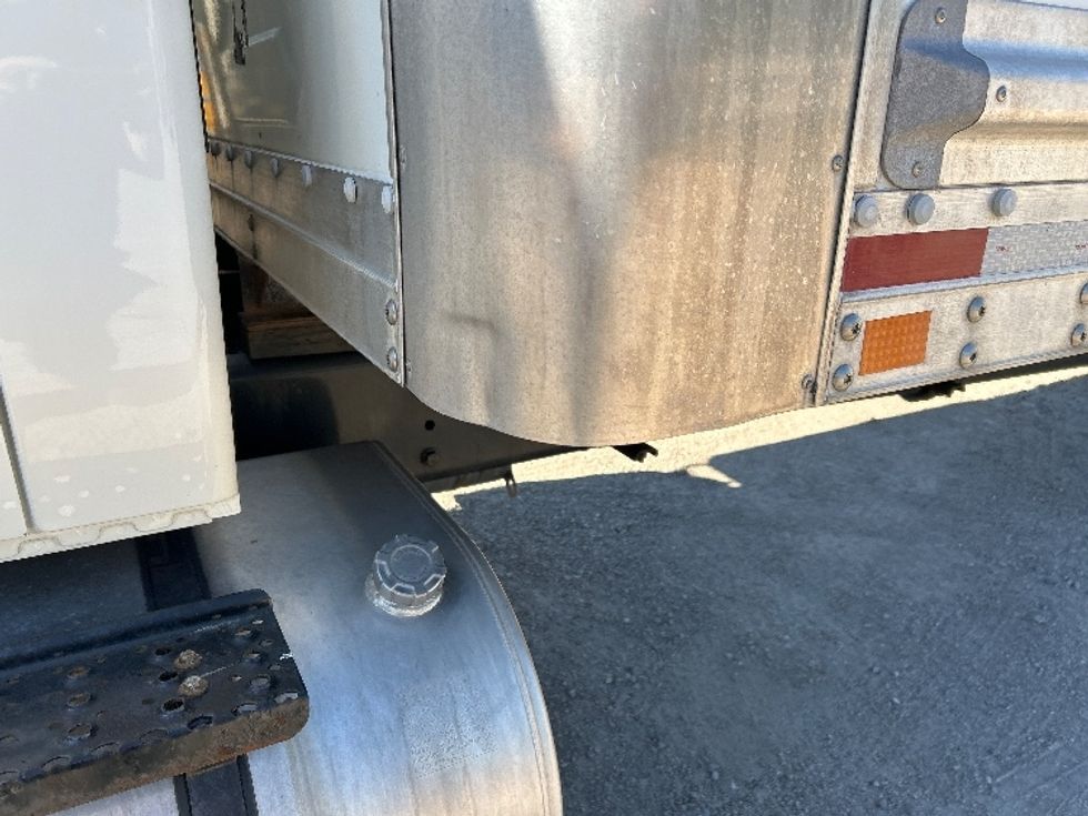 Medium Duty Box Truck-Light and Medium Duty Trucks-International-2019-4300-Poplar Bluff-MO-108,729\n\t\tmiles-$ 52,000 - Image 24