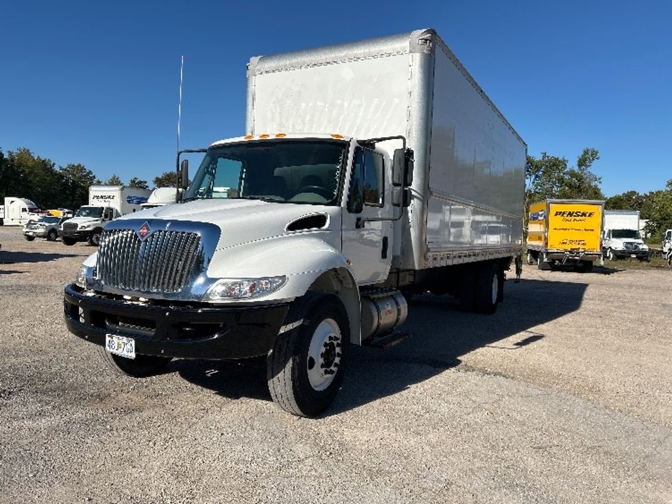 Medium Duty Box Truck-Light and Medium Duty Trucks-International-2019-4300-Poplar Bluff-MO-108,729\n\t\tmiles-$ 52,000 - Image 3