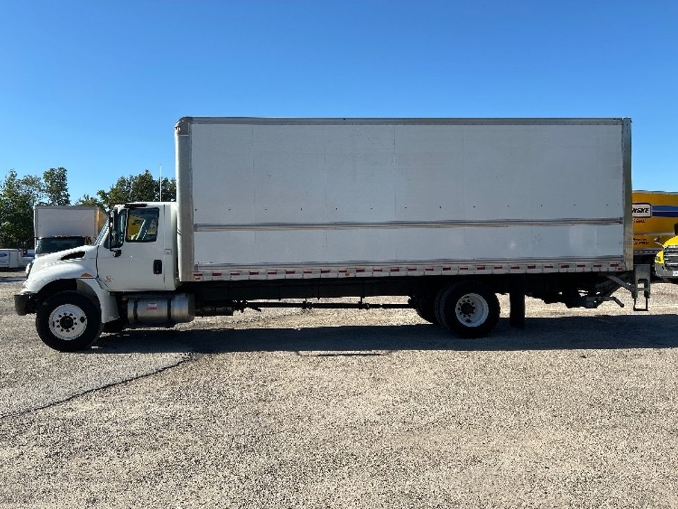 Medium Duty Box Truck-Light and Medium Duty Trucks-International-2019-4300-Poplar Bluff-MO-108,729\n\t\tmiles-$ 52,000 - Image 4
