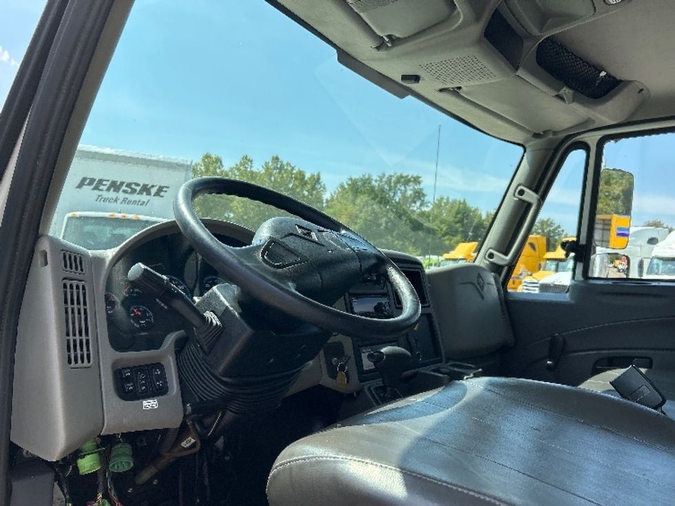 Medium Duty Box Truck-Light and Medium Duty Trucks-International-2019-4300-Poplar Bluff-MO-211,268\n\t\tmiles-$ 38,000 - Image 16