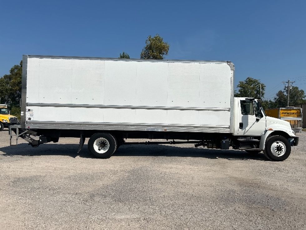 Medium Duty Box Truck-Light and Medium Duty Trucks-International-2019-4300-Poplar Bluff-MO-82,310\n\t\tmiles-$ 54,250 - Image 13