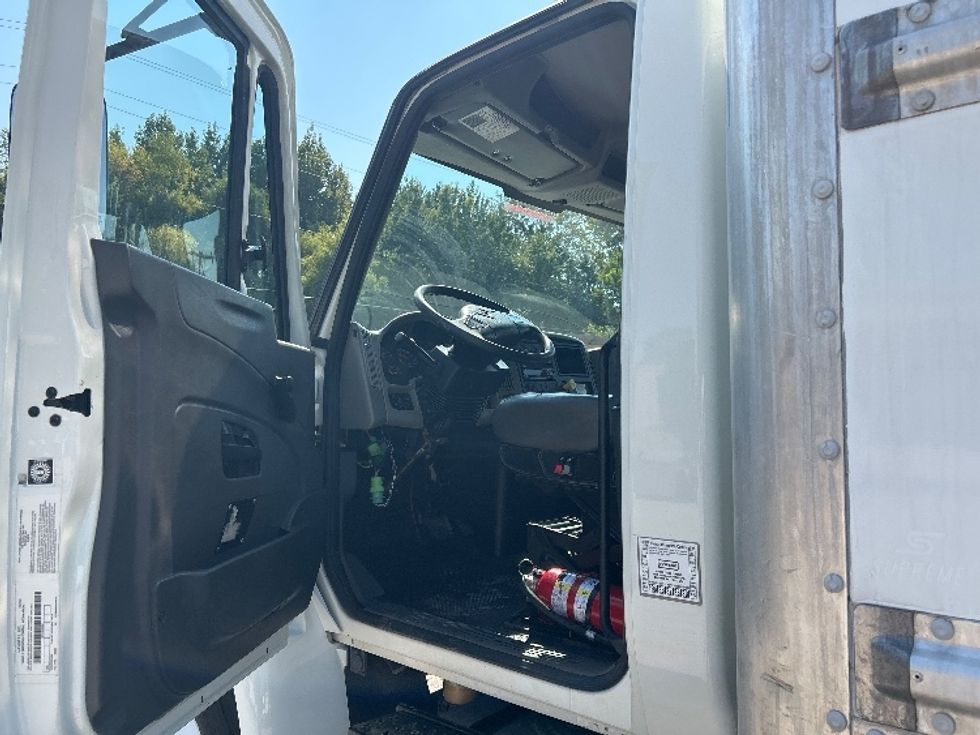 Medium Duty Box Truck-Light and Medium Duty Trucks-International-2019-4300-Poplar Bluff-MO-82,310\n\t\tmiles-$ 54,250 - Image 14
