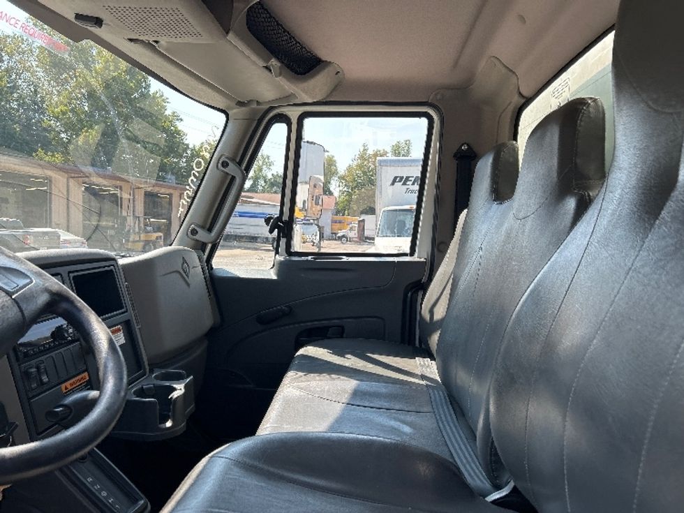 Medium Duty Box Truck-Light and Medium Duty Trucks-International-2019-4300-Poplar Bluff-MO-82,310\n\t\tmiles-$ 54,250 - Image 17