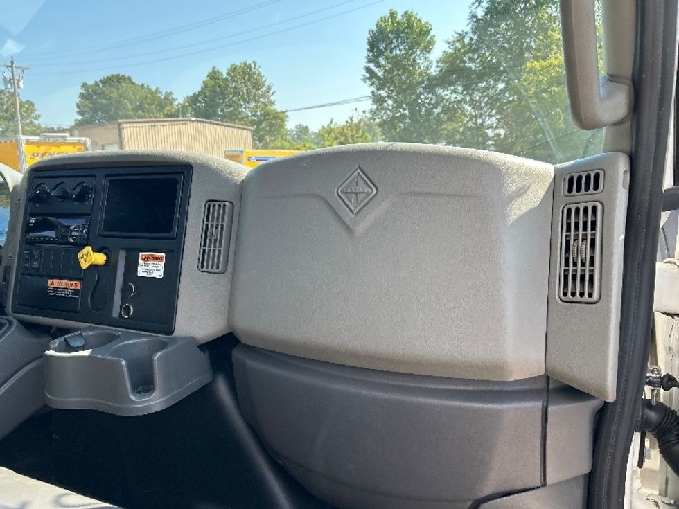 Medium Duty Box Truck-Light and Medium Duty Trucks-International-2019-4300-Poplar Bluff-MO-82,310\n\t\tmiles-$ 54,250 - Image 19