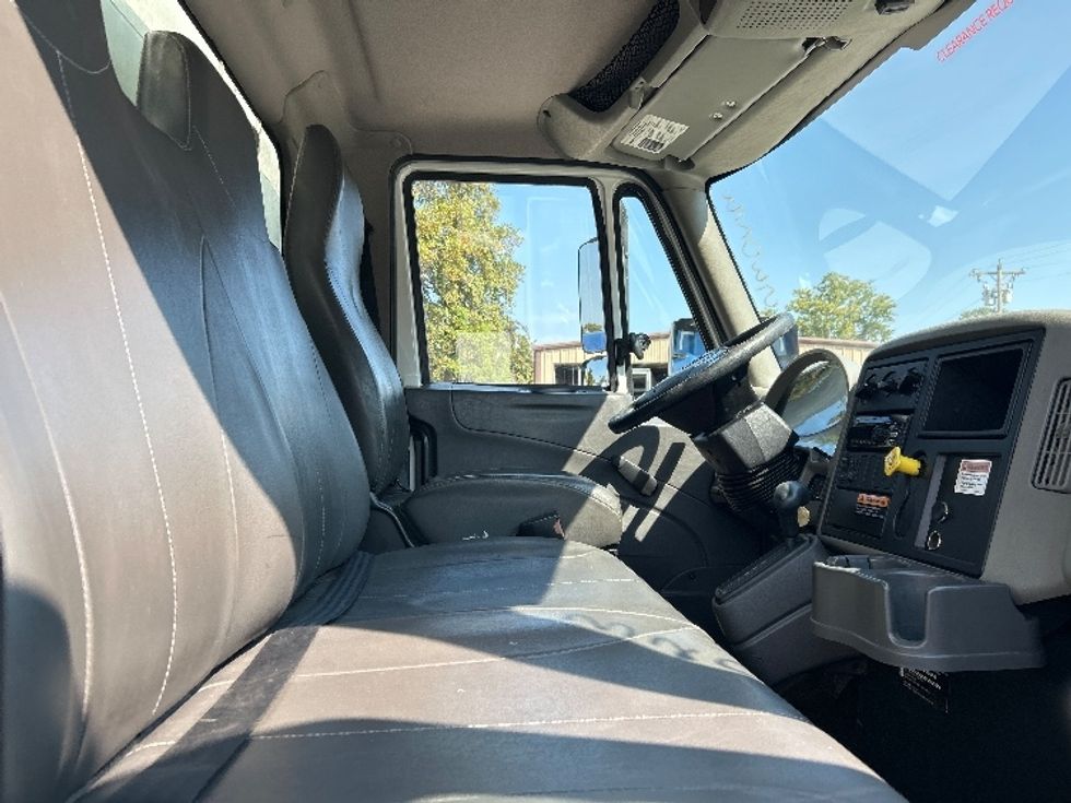 Medium Duty Box Truck-Light and Medium Duty Trucks-International-2019-4300-Poplar Bluff-MO-82,310\n\t\tmiles-$ 54,250 - Image 20