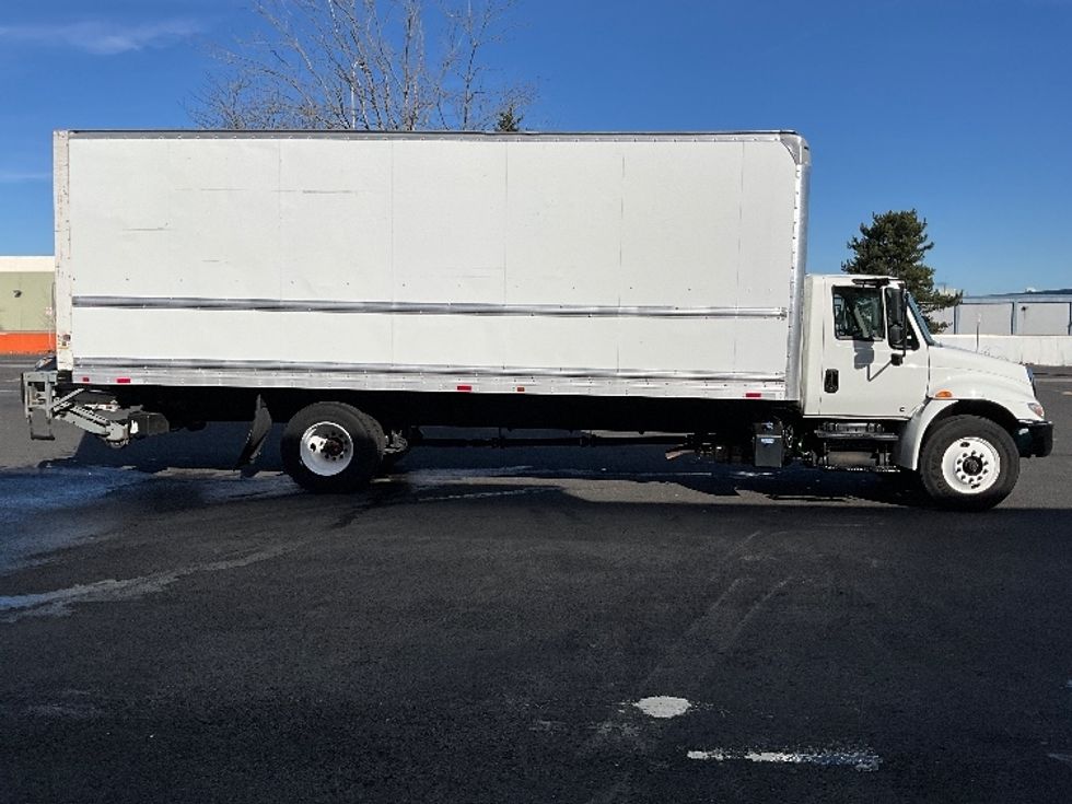Medium Duty Box Truck-Light and Medium Duty Trucks-International-2019-4300-Portland-OR-133,767\n\t\tmiles-$ 47,750 - Image 15