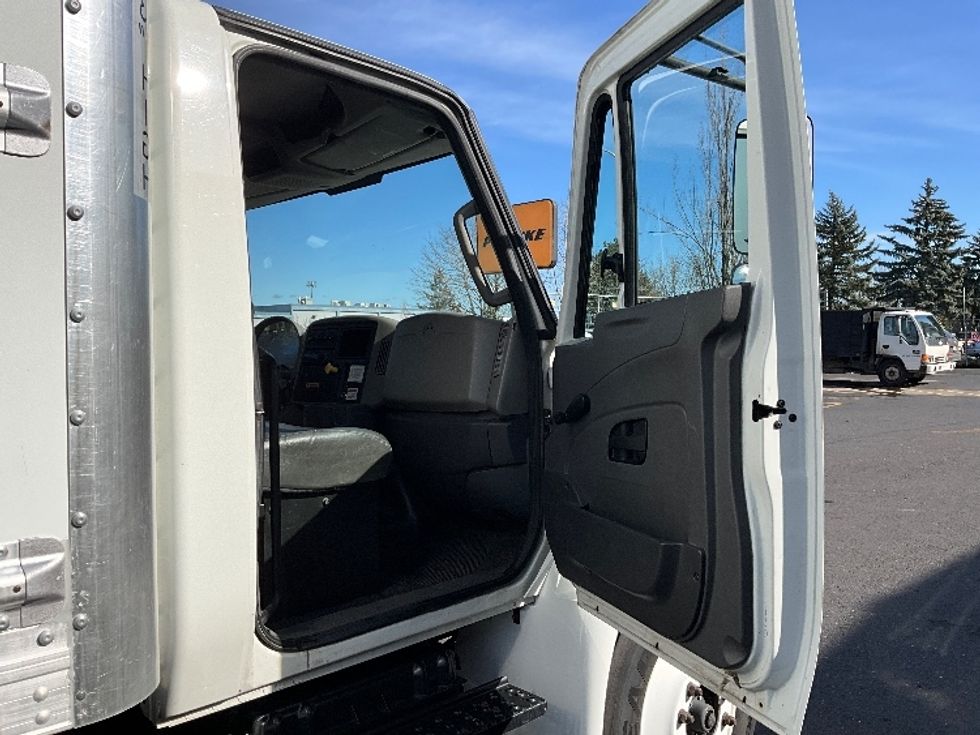 Medium Duty Box Truck-Light and Medium Duty Trucks-International-2019-4300-Portland-OR-133,767\n\t\tmiles-$ 47,750 - Image 20