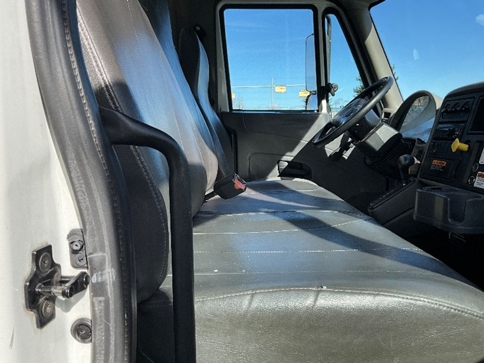 Medium Duty Box Truck-Light and Medium Duty Trucks-International-2019-4300-Portland-OR-133,767\n\t\tmiles-$ 47,750 - Image 22