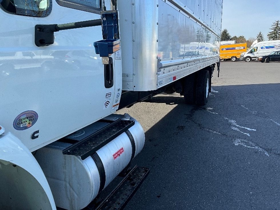 Medium Duty Box Truck-Light and Medium Duty Trucks-International-2019-4300-Portland-OR-133,767\n\t\tmiles-$ 47,750 - Image 27