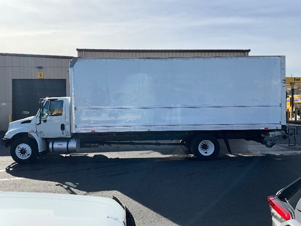 Medium Duty Box Truck-Light and Medium Duty Trucks-International-2019-4300-Portland-OR-133,767\n\t\tmiles-$ 47,750 - Image 4