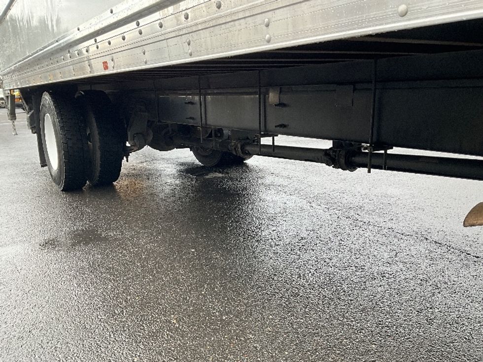 Medium Duty Box Truck-Light and Medium Duty Trucks-International-2019-4300-Portland-OR-195,700\n\t\tmiles-$ 39,500 - Image 14