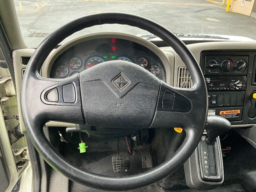 Medium Duty Box Truck-Light and Medium Duty Trucks-International-2019-4300-Portland-OR-195,700\n\t\tmiles-$ 39,500 - Image 17