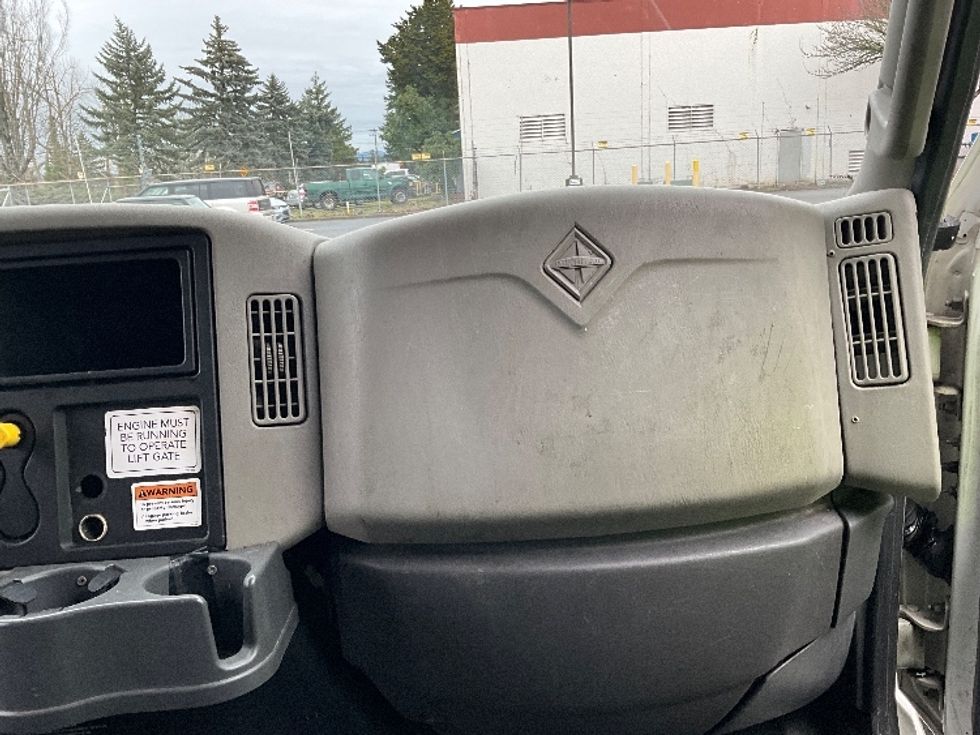 Medium Duty Box Truck-Light and Medium Duty Trucks-International-2019-4300-Portland-OR-195,700\n\t\tmiles-$ 39,500 - Image 19