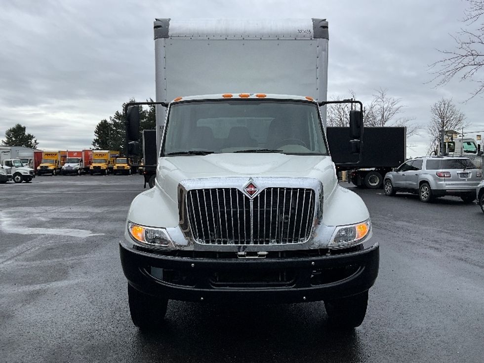Medium Duty Box Truck-Light and Medium Duty Trucks-International-2019-4300-Portland-OR-195,700\n\t\tmiles-$ 39,500 - Image 2