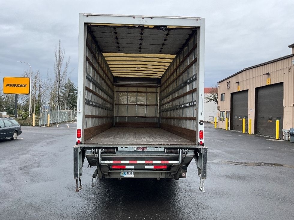 Medium Duty Box Truck-Light and Medium Duty Trucks-International-2019-4300-Portland-OR-195,700\n\t\tmiles-$ 39,500 - Image 8