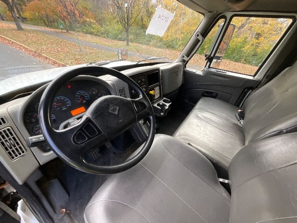 Medium Duty Box Truck-Light and Medium Duty Trucks-International-2019-4300-Reading-PA-274,859\n\t\tmiles-$ 31,500 - Image 17